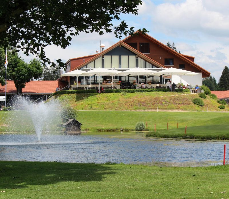 Façade du du Golf Les Bois.